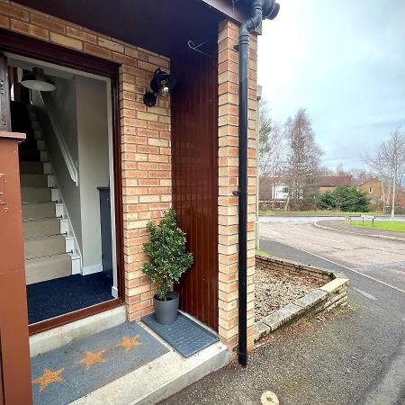 Comfortable, Modern Apartment With Parking. Inverness. Exteriör bild