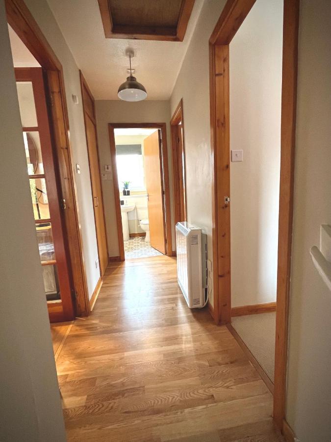 Comfortable, Modern Apartment With Parking. Inverness. Exteriör bild