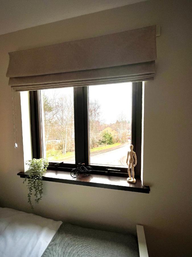 Comfortable, Modern Apartment With Parking. Inverness. Exteriör bild