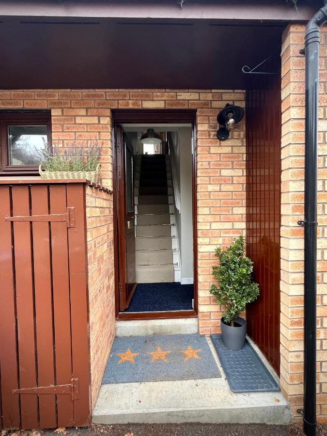 Comfortable, Modern Apartment With Parking. Inverness. Exteriör bild
