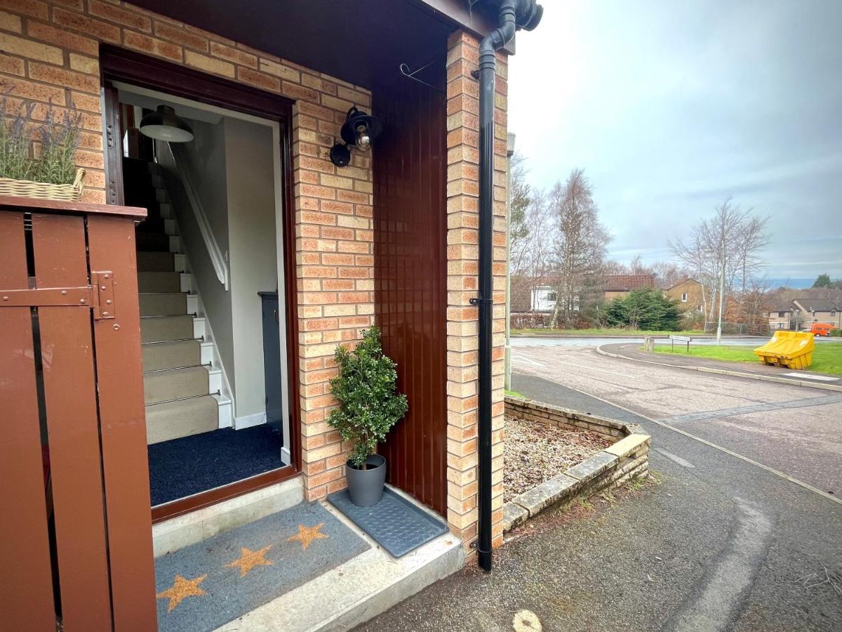 Comfortable, Modern Apartment With Parking. Inverness. Exteriör bild
