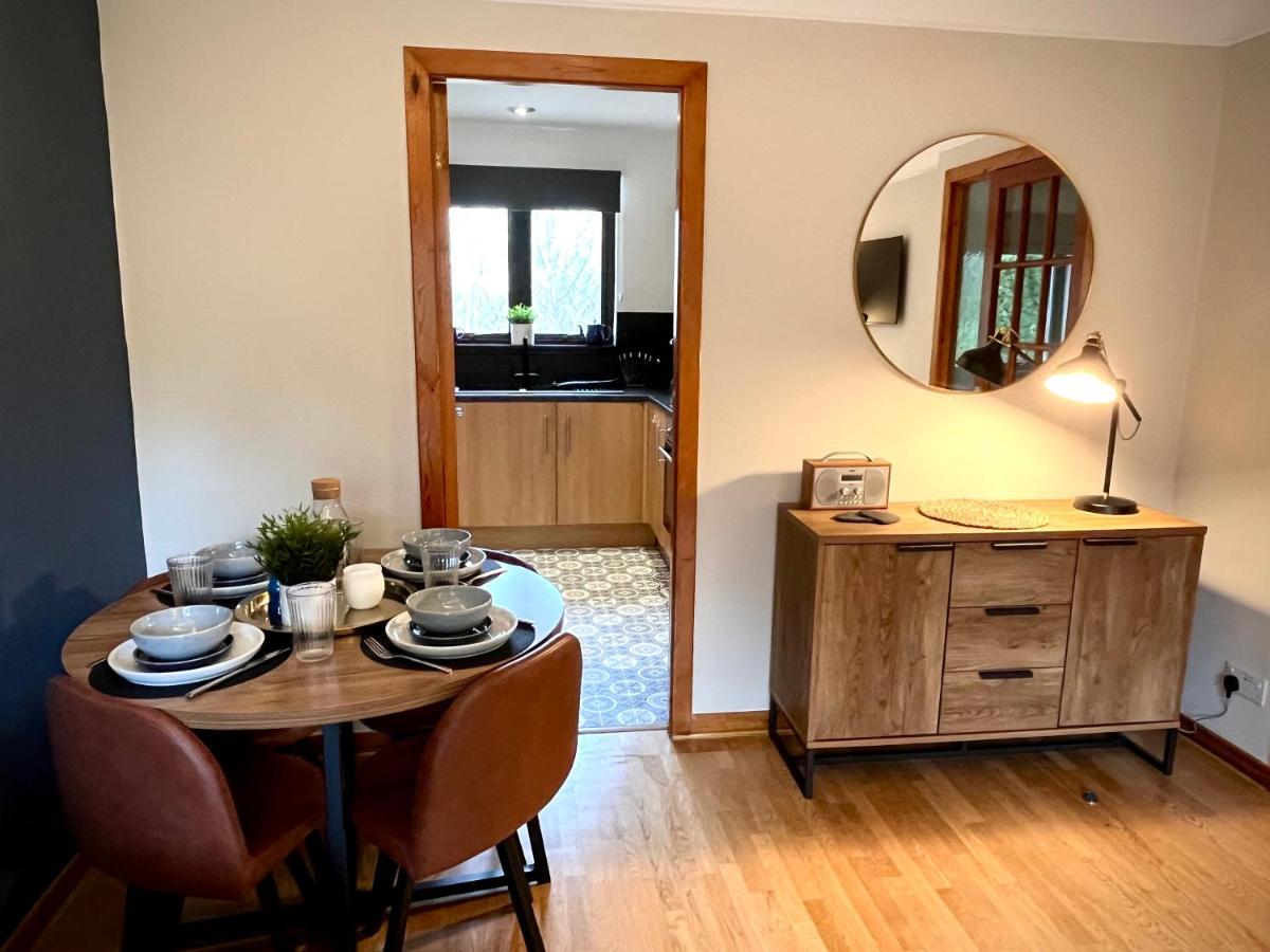 Comfortable, Modern Apartment With Parking. Inverness. Exteriör bild