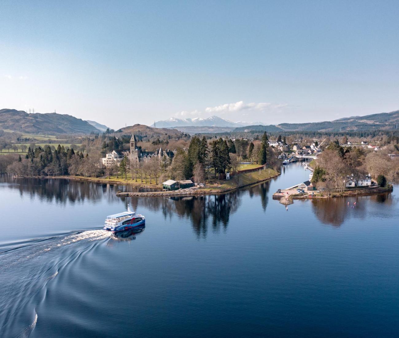 Comfortable, Modern Apartment With Parking. Inverness. Exteriör bild